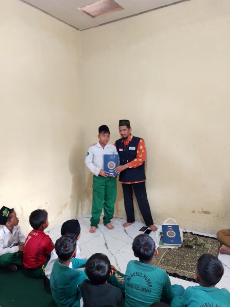 Infak Karpet Musholla ke Yayasan Nurul Husen